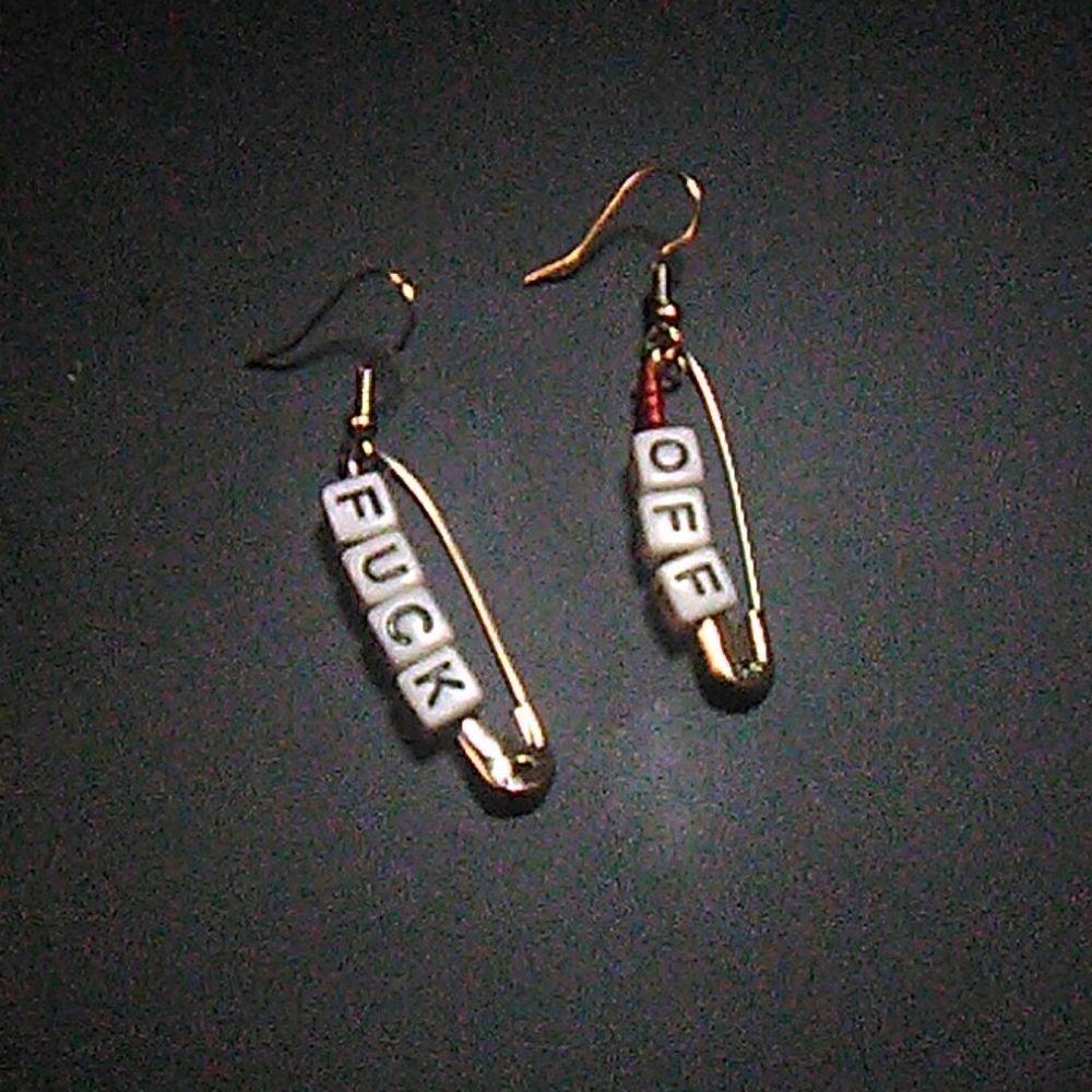 ✨free w/ bundle✨ Fuck Off earrings